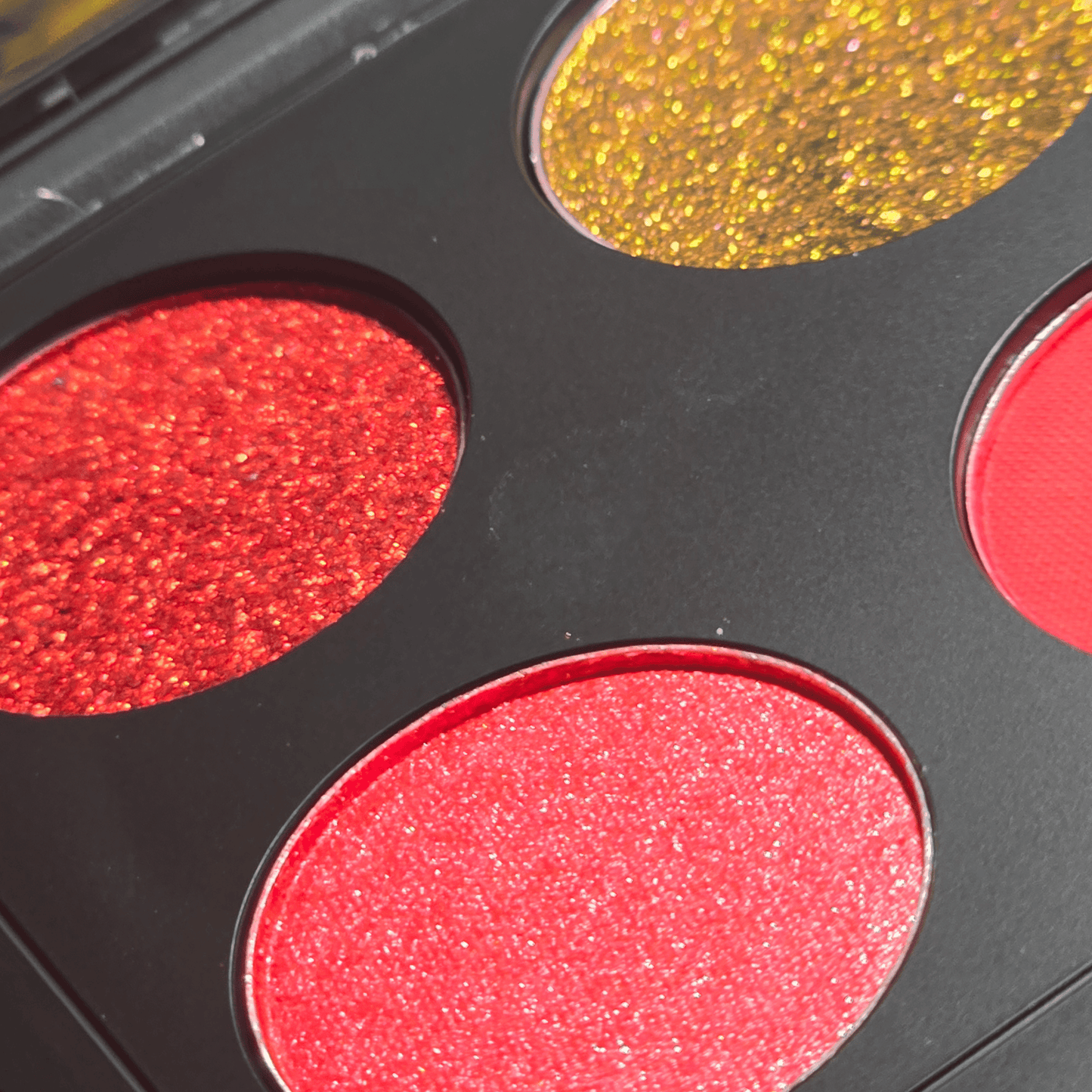 Red Queen's Christmas – Rule in Red | 4-Pan Luxury Red Eyeshadow Palette